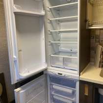 Продаю встраиваемый холодильник, в Москве
