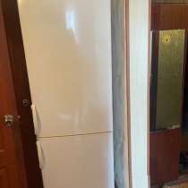 Продам холодильник работает хорошо только нет ножек, в Ульяновске