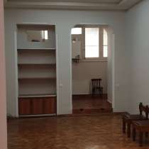 Продается 4 комнатная квартира около проспекта Агмашенебели, в г.Тбилиси