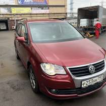 Фольксваген тоурен, в Москве