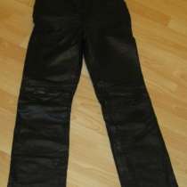Брюки женские кожаные чёрные 40 42 размер, в Сыктывкаре