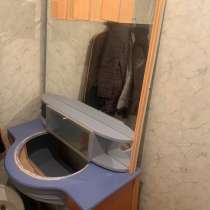 Ванный столик с раковиной и зеркалом, в Иркутске
