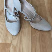 Туфли бежевого цвета на небольшом каблуке, в Сарове