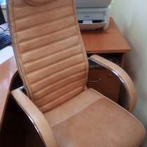 Кресла офисные, кожаные 2 штуки, в Ставрополе