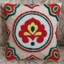 Подушка с татарским орнаментом, в Казани