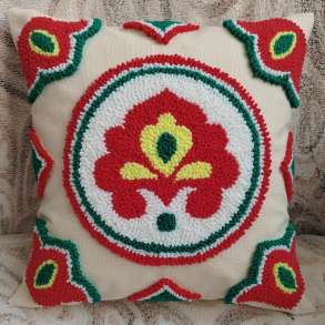 Подушка с татарским орнаментом, в Казани