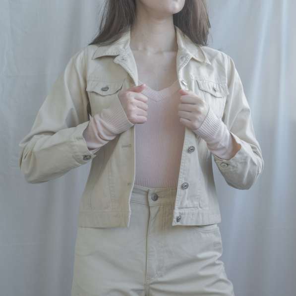Джинсовая куртка бежевая женская винтажная, размер 40-42 в Красноярске фото 7
