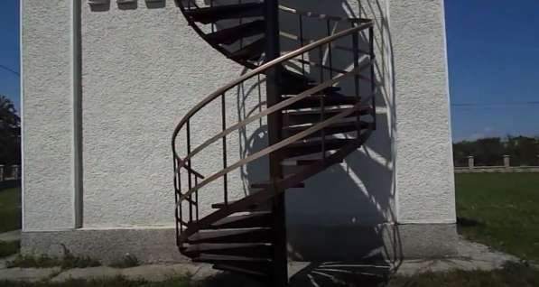 Лестницы (внутренние, наружные, передвижные) в фото 10