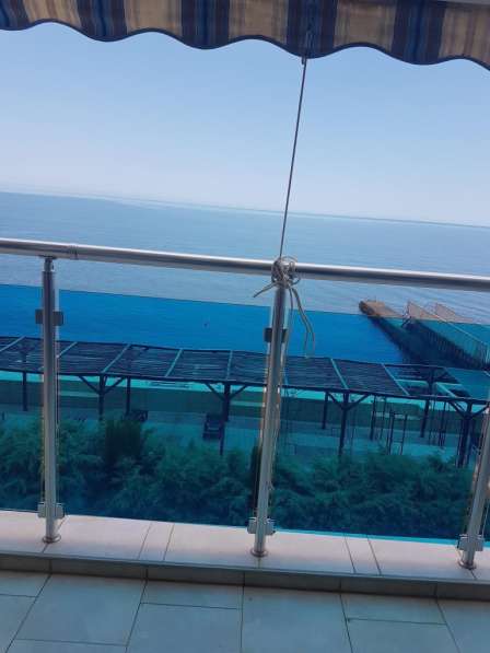 Продам в Алуште п. Чайка на берегу моря апартаменты 84 метра