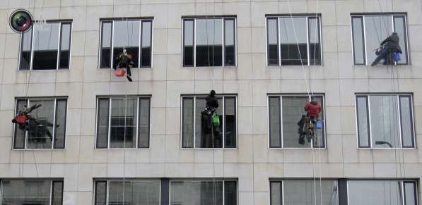 Мойка окон и балконов методом промышленного альпинизма!!! в Челябинске фото 3