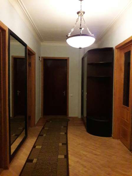Тбилиси-посуточно 4 комнатная квартирa пр. Руставели в фото 3