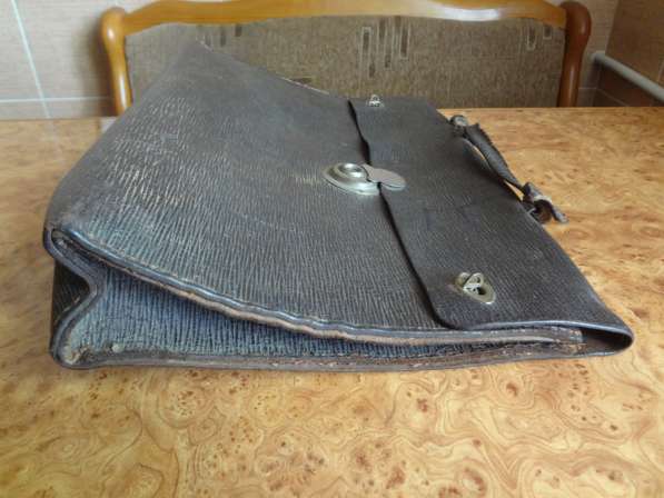 Старинный кожаный портфель для документов в фото 4