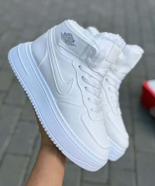 Кроссовки зимние