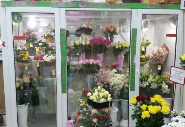 Магазин цветов в проходном месте