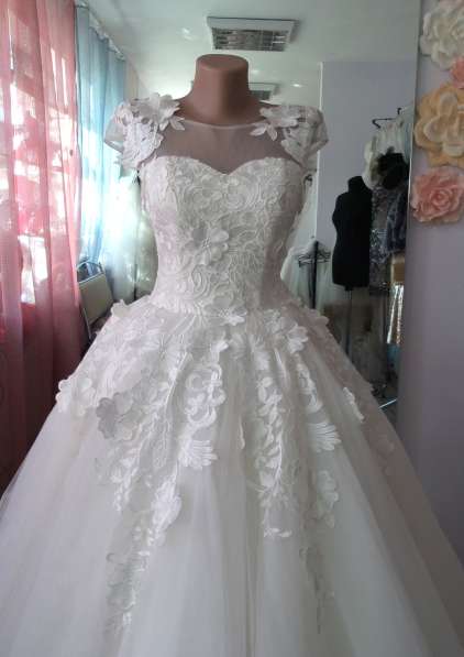 Свадебное платье с 3D кружевом