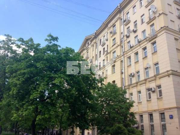 Продам трехкомнатную квартиру в Москве. Этаж 6. Дом кирпичный. Есть балкон.