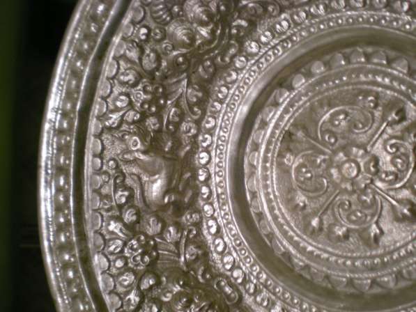 Тарелка серебряная в фото 7