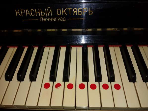 Пианино черного цвета фабрики «Красный Октябрь» в Москве фото 3