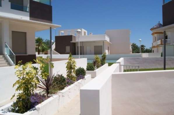 Недвижимость в Испании, Новый бунгало в Сьюдад Кесада в фото 9