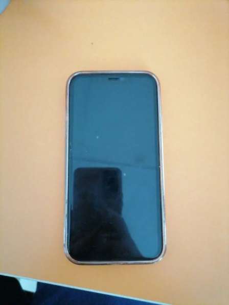 Продам 11 айфон