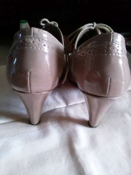 Женские туфли, р-р 37,высота каблука - 7,5 см, удобные,- в 