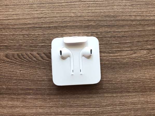 Наушники Apple EarPods Lightning, белый