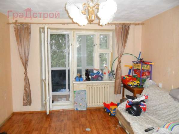Продам двухкомнатную квартиру в Вологда.Жилая площадь 50,80 кв.м.Дом кирпичный.Есть Балкон.