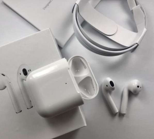 Наушники AirPods в Москве