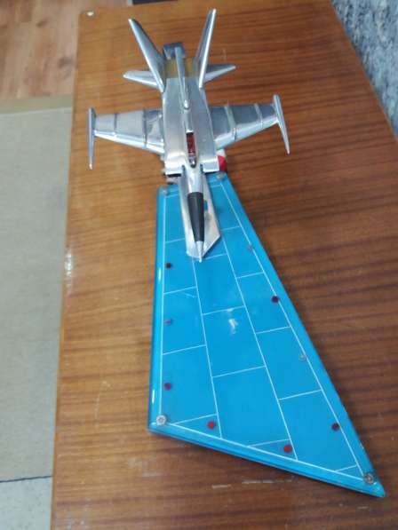 Продам макет самолёта Миг 25 на импровизированной взлётке в фото 7