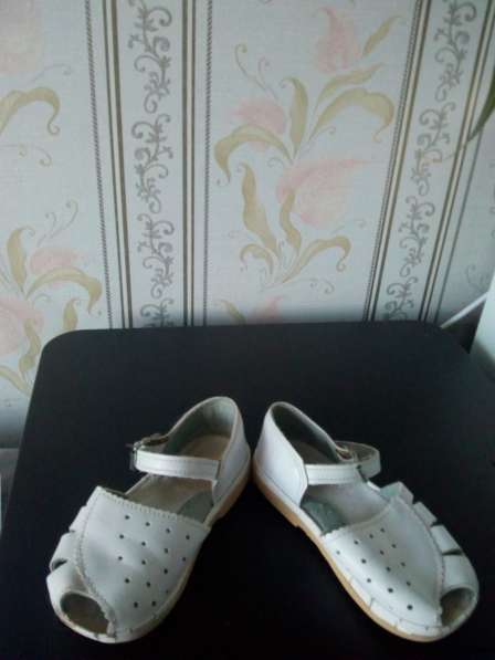 Белые сандалии в Добрянке фото 4