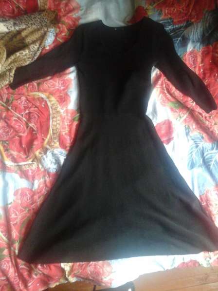 Маленькое черное платье для настоящей леди в фото 5
