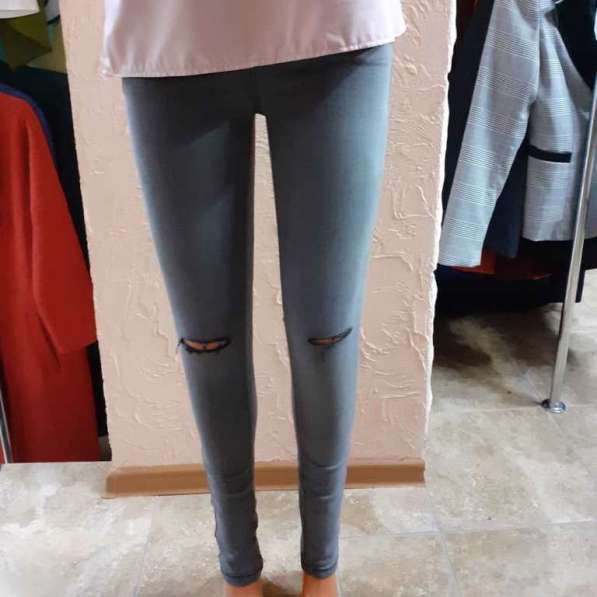 Женская одежда джинсы, футболки, блузки в фото 4