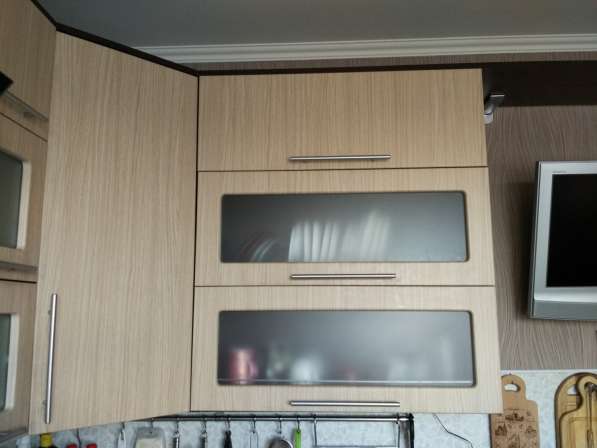 Продаю настенные кухонные шкафы в Москве