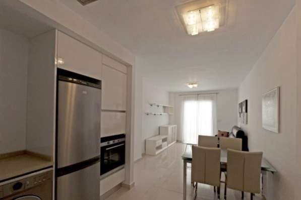 Недвижимость в Испании, Новая квартира в Лос Алькаcарес в фото 5