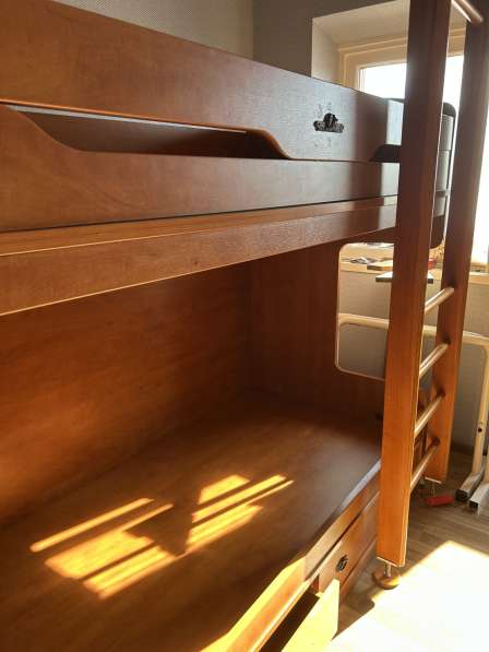 Двухъярусная кровать б/у