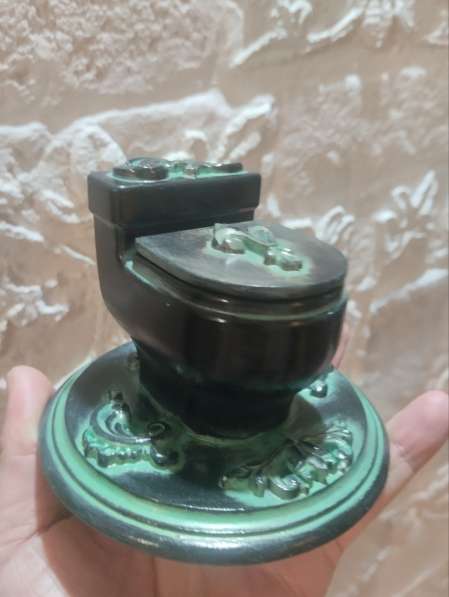 Миниатюрная инсталляция«Унитаз» в Москве фото 12