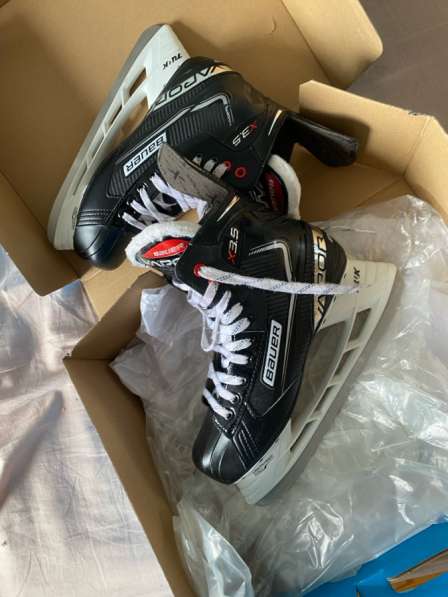 Коньки хоккейные Bauer в Москве