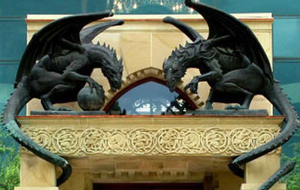 Скульптуры драконов из металла