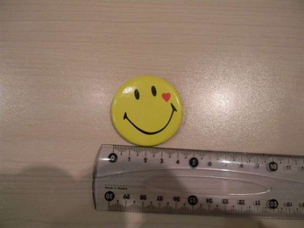 Значок.(смайлик-Watchmen Smiley Face) пленка на пластм.,д.44