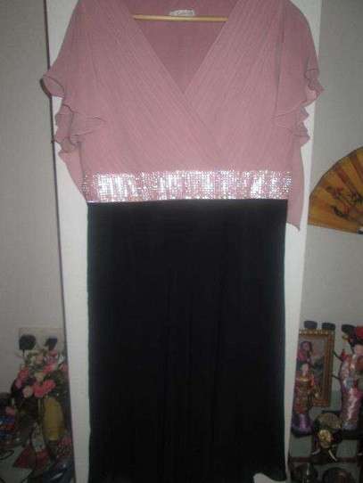 Платье вечернее 48-50 размер розовое с черным низом.нарядно