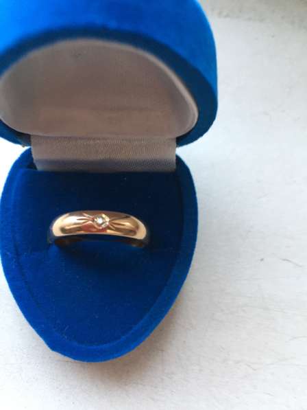 Кольцо, золото, обручальное с бриллиантом, размер 17.0