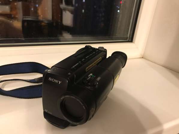 Видеокамера Sony CCD-TR330E