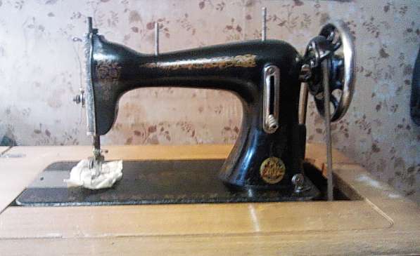 Швейная машинка подольского производства по лицензии Zinger
