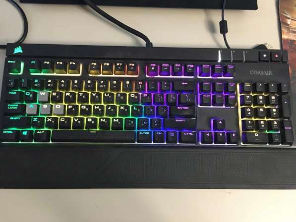 Игровая клавиатура Corsair Strafe RGB MX Silent