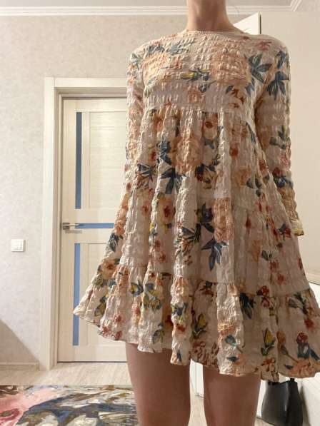 Платье Zara с цветочным принтом