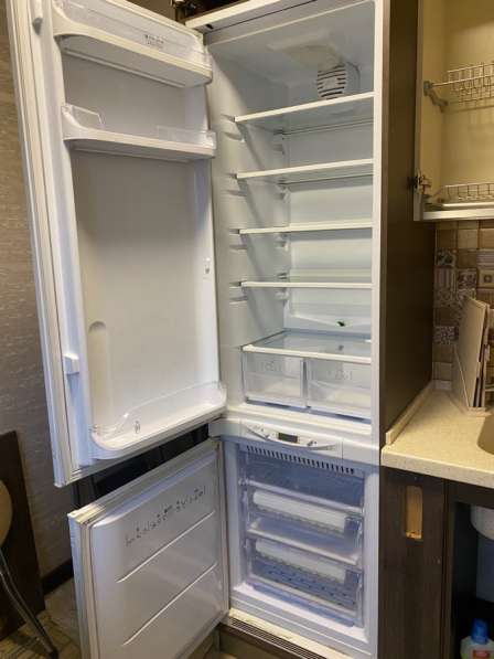 Продаю встраиваемый холодильник