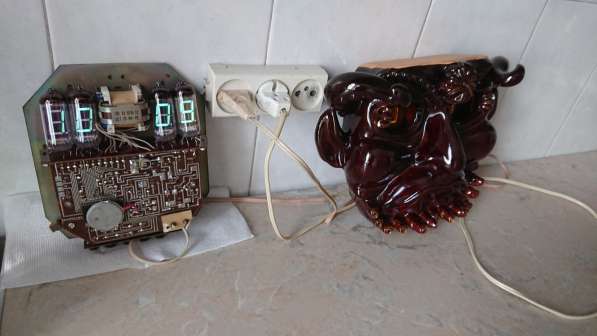 Чaсы элeктpонные нaстенные 2шт