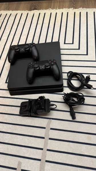 Продам PS 4 1Тб