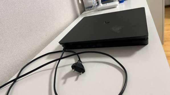 PS 4 slim