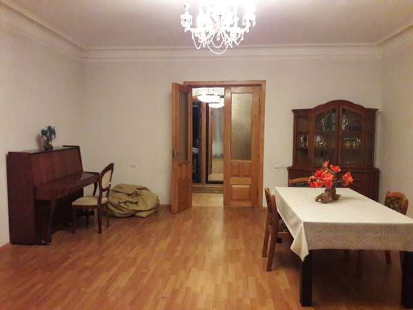 Тбилиси-посуточно 4 комнатная квартирa пр. Руставели в фото 46